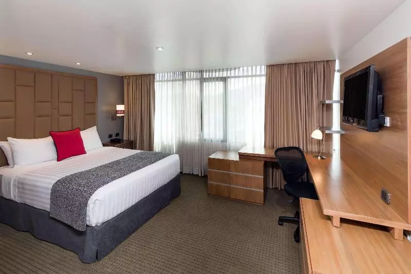 キングサイズベッドのジュニアスイート, Wyndham Garden Quito