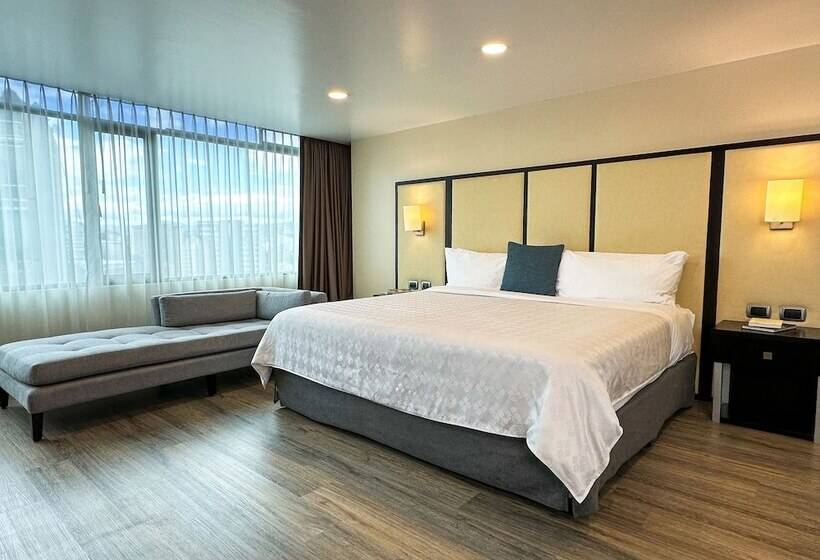 جناح جونيور, Wyndham Garden Quito