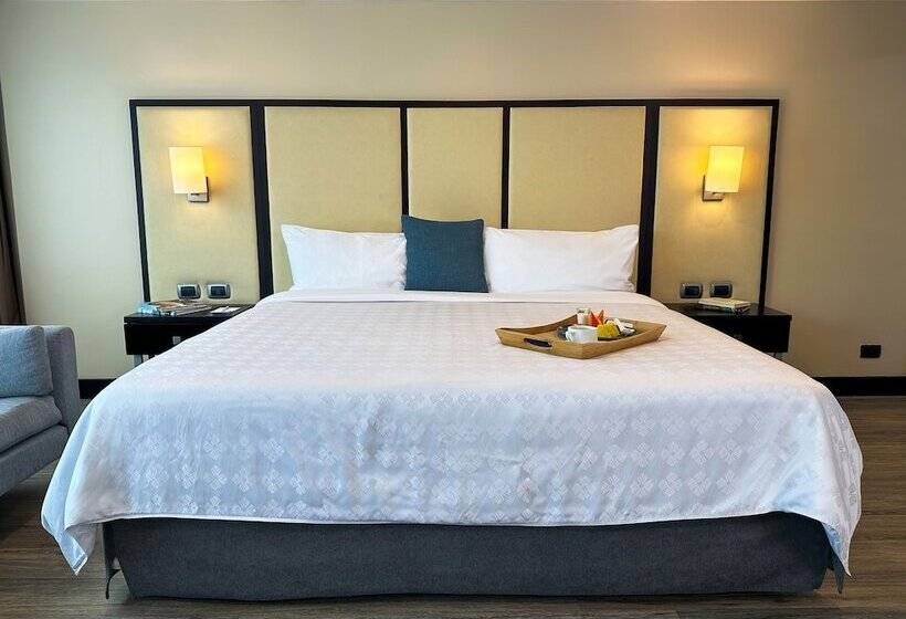 جناح جونيور, Wyndham Garden Quito