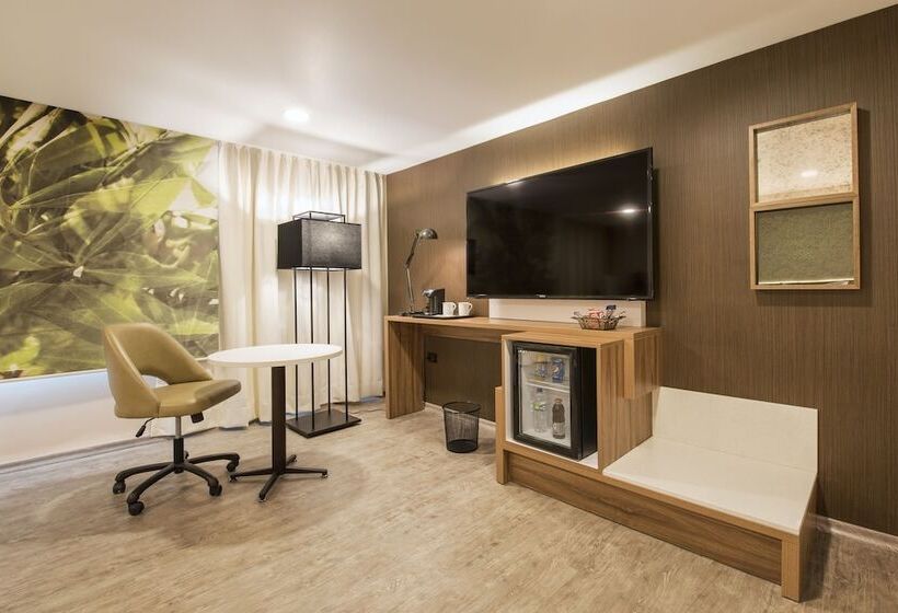 جناح جونيور, Wyndham Garden Quito