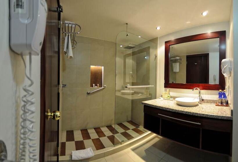 스탠다드 룸 더블 침대 2개, Wyndham Garden Quito