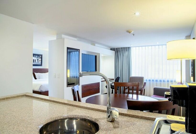 סוויטה, Radisson Bogota Metrotel