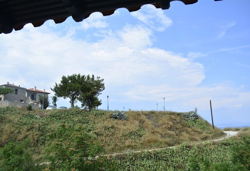 استودیوی استاندارد با چشمانداز دریا, Arellis Studios