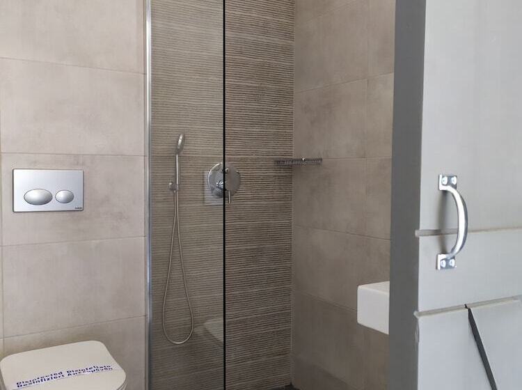 استودیوی استاندارد با چشمانداز دریا, Arellis Studios