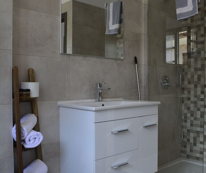 آپارتمان 1 خوابه با چشمانداز دریا, Arellis Studios