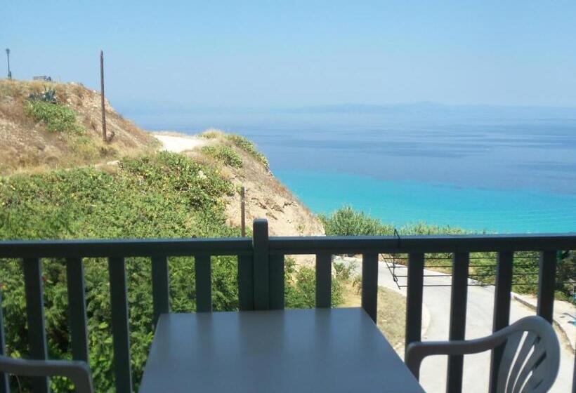 استودیوی استاندارد با چشمانداز دریا, Arellis Studios