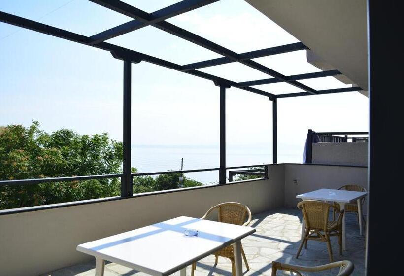 استودیو استاندارد با تراس, Arellis Studios