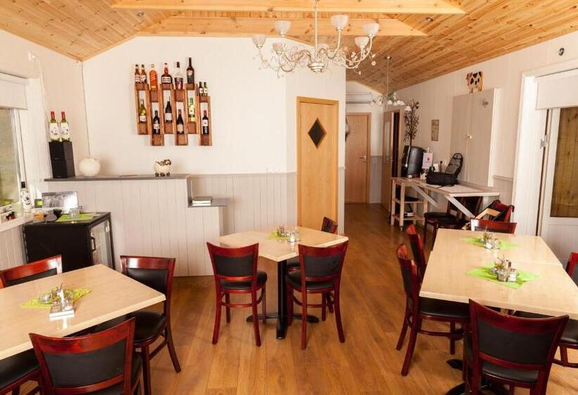 اتاق استاندارد سه تخته با سرویس بهداشتی مشترک, Sireksstadir Farm Holiday
