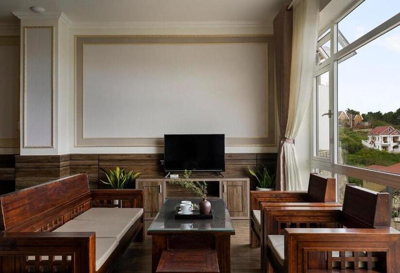 سوئیت جونیور خانوادگی, New Life Hotel   Da Lat