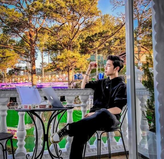 اتاق لوکس با بالکن, New Life Hotel   Da Lat