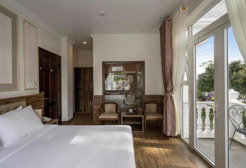 اتاق لوکس با بالکن, New Life Hotel   Da Lat