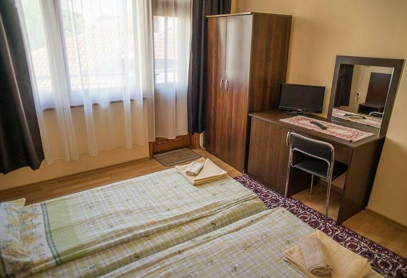 اتاق استاندارد چهار تخته, Home Gramatikovi