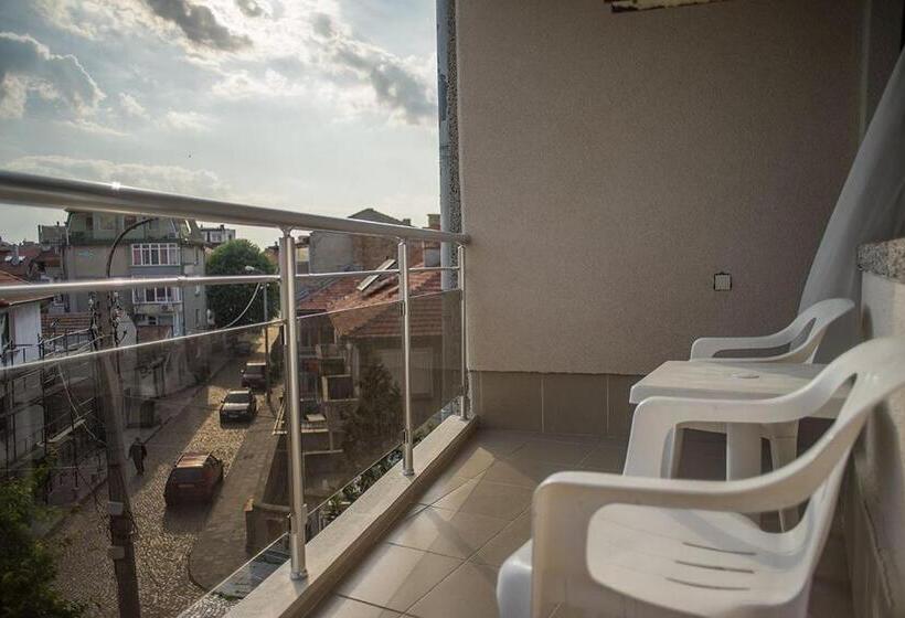 اتاق استاندارد با بالکن, Home Gramatikovi