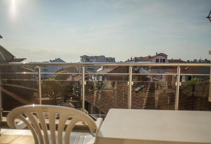 اتاق استاندارد با بالکن, Home Gramatikovi