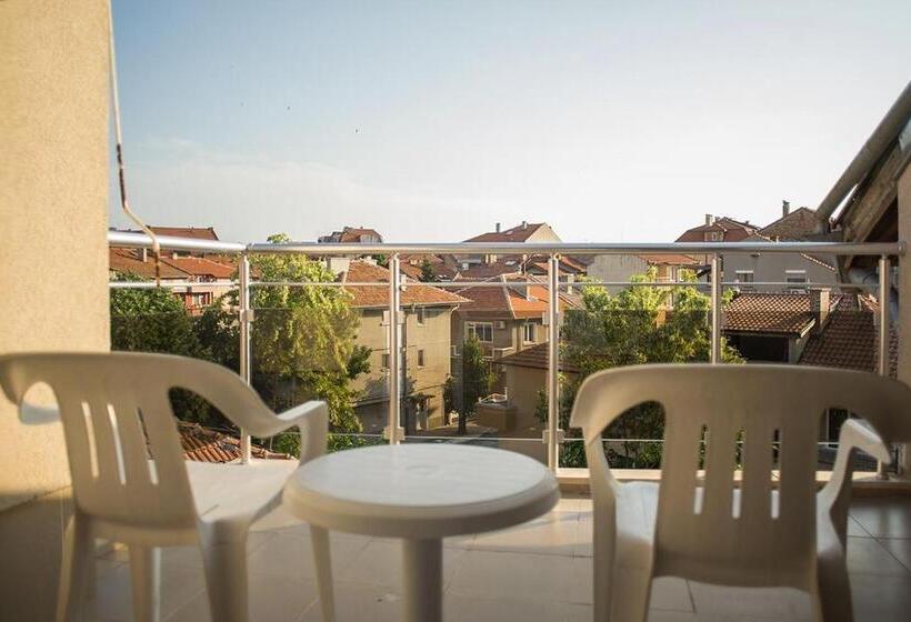 اتاق استاندارد با بالکن, Home Gramatikovi