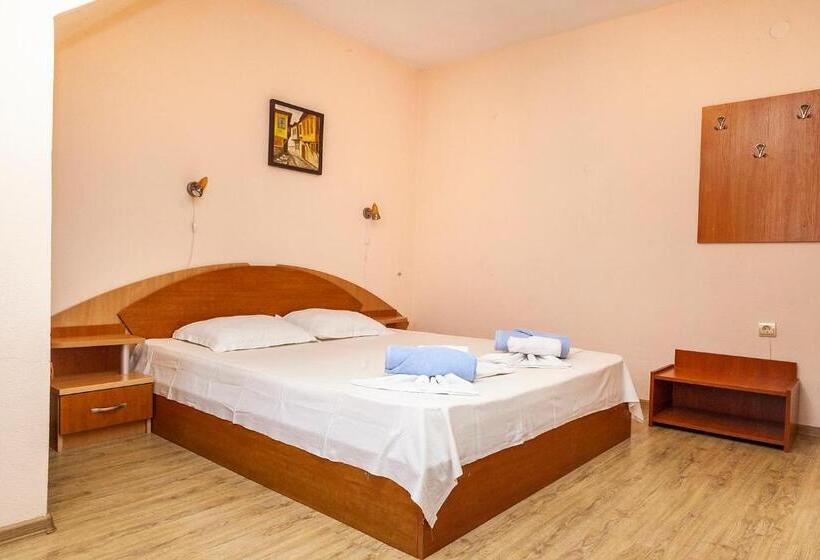 Апартаменты 3 Спальни, Ravda Bay Guest House