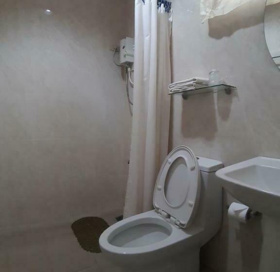 キングサイズベッドのデラックスルーム, Reddoorz At New Casamila Hotel Palawan