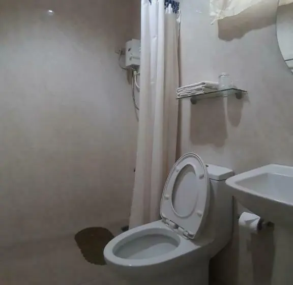 اتاق لوکس با تخت بزرگ, Reddoorz At New Casamila Hotel Palawan