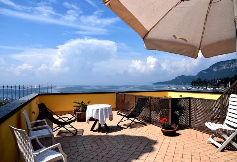 Номер Стандарт Вид на Озеро, Ristorante Miralago
