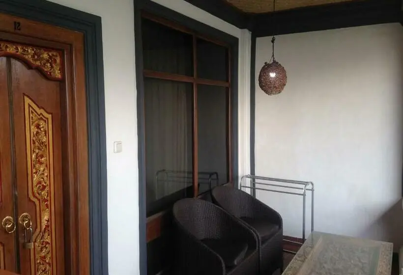 اتاق استاندارد با بالکن و چشم‌انداز دریا, Dewa Bharata Bungalows Candidasa