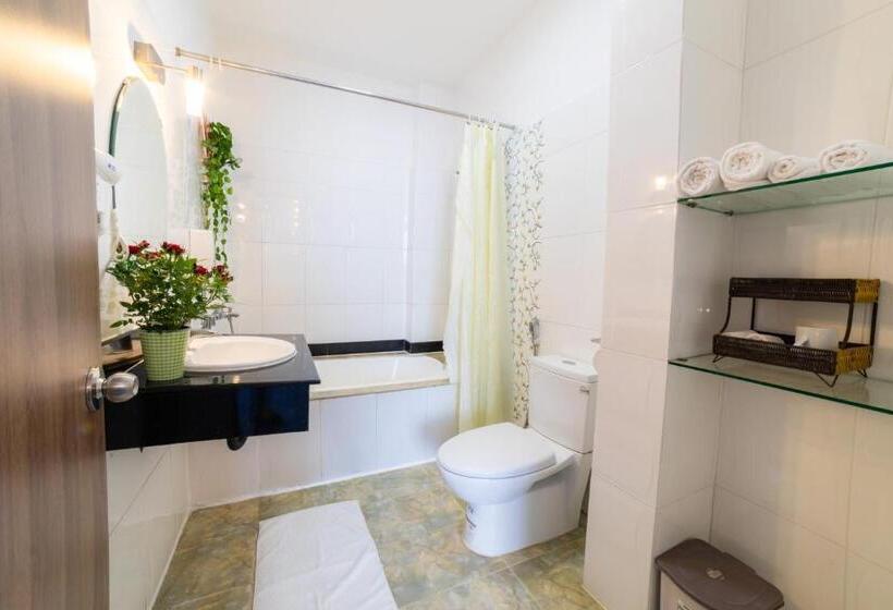 スタンダード4人部屋, Rum Vang Hotel Da Lat