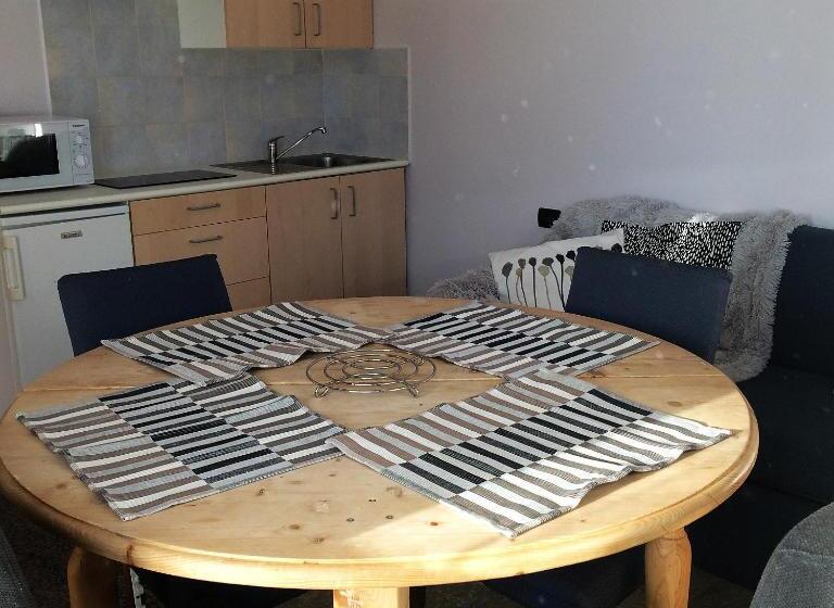 شقة غرفة واحدة, Chalet Weal