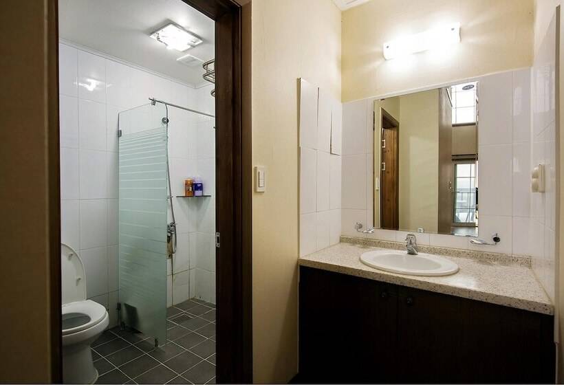 منزل غرفة نوم واحدة, Club Castle