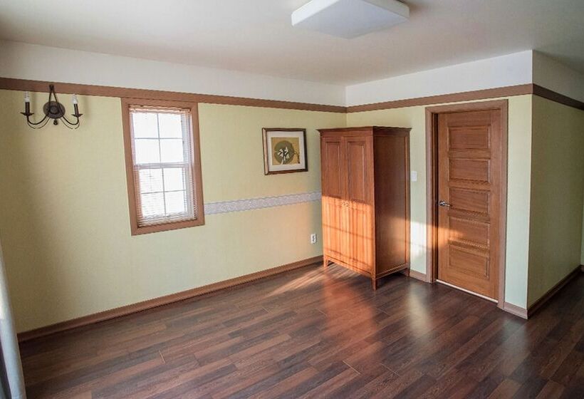 منزل غرفة نوم واحدة, Club Castle