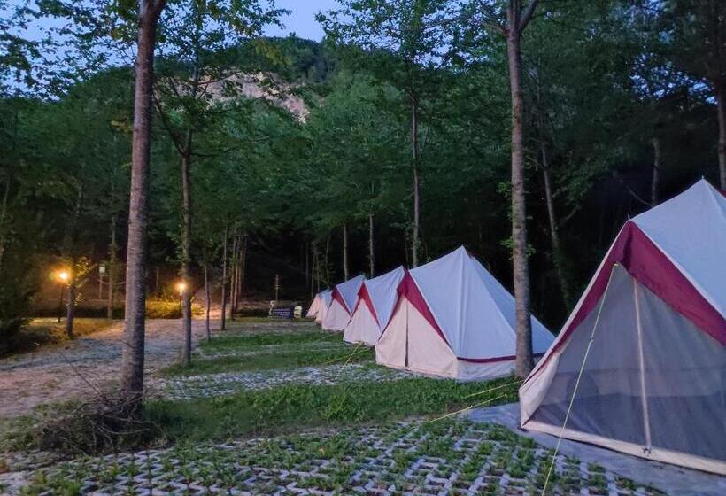 كوخ قياسي, Saecula Natural Village Experience