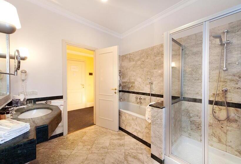 اتاق سوپریور سه تخته, Residenza Parco Fellini