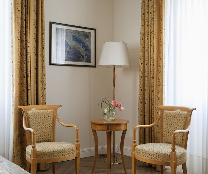 اتاق سوپریور سه تخته, Residenza Parco Fellini