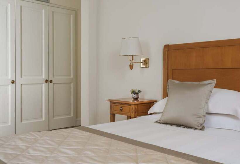 اتاق سوپریور سه تخته, Residenza Parco Fellini