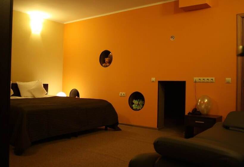 חדר משפחתי, Vnukovo Hotel Moscow