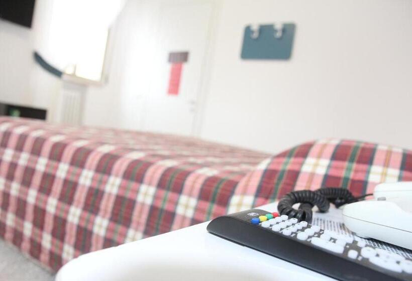 标准单人间, Cristallo