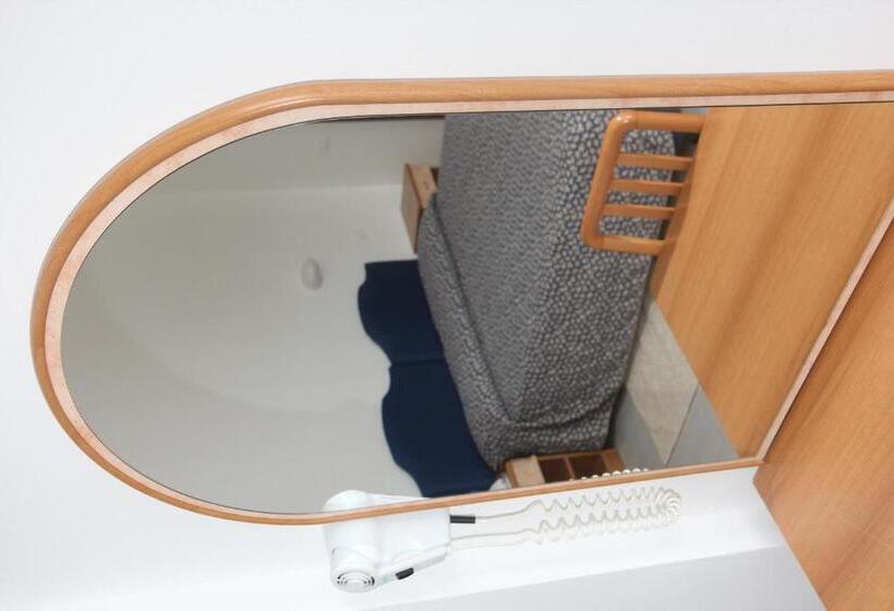 标准三人间, Cristallo