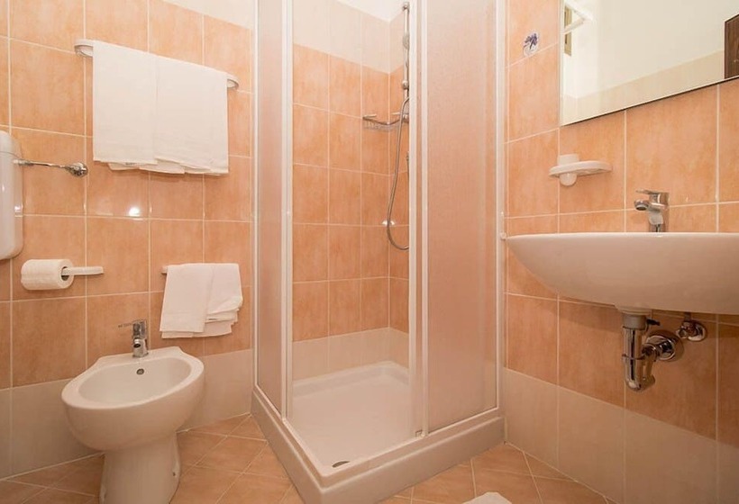 标准三人间, Cristallo