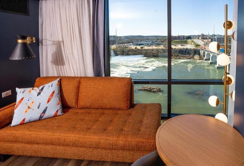 身障者適用クイーンサイズベッドルーム, Indigo   Columbus At Riverfront Place, An Ihg