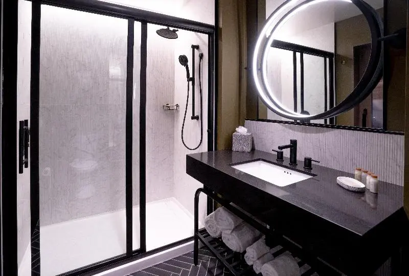 اتاق استاندارد با تخت بزرگ, Indigo   Columbus At Riverfront Place, An Ihg