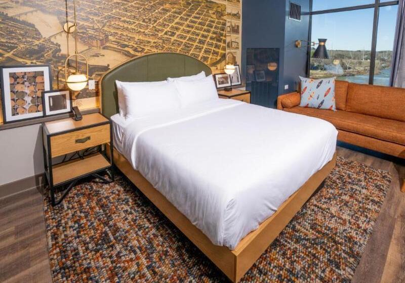 キングサイズベッドのスタンダードルーム, Indigo   Columbus At Riverfront Place, An Ihg