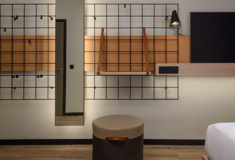 Номер Стандарт Вид на Реку, Moxy Lisboa Oriente