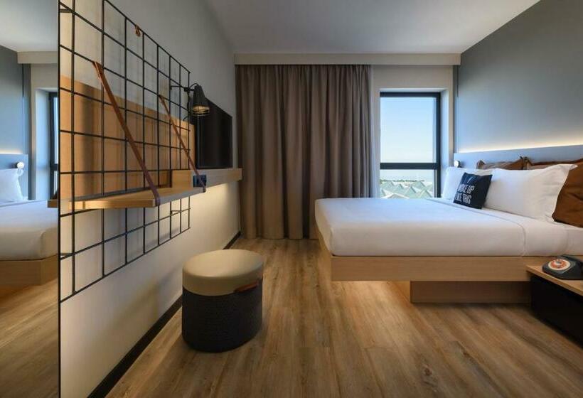 غرفة قياسية مطلّة علي النهر, Moxy Lisboa Oriente