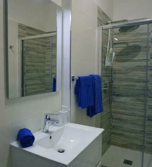 اتاق لوکس با بالکن, Apulia Rooms Bari