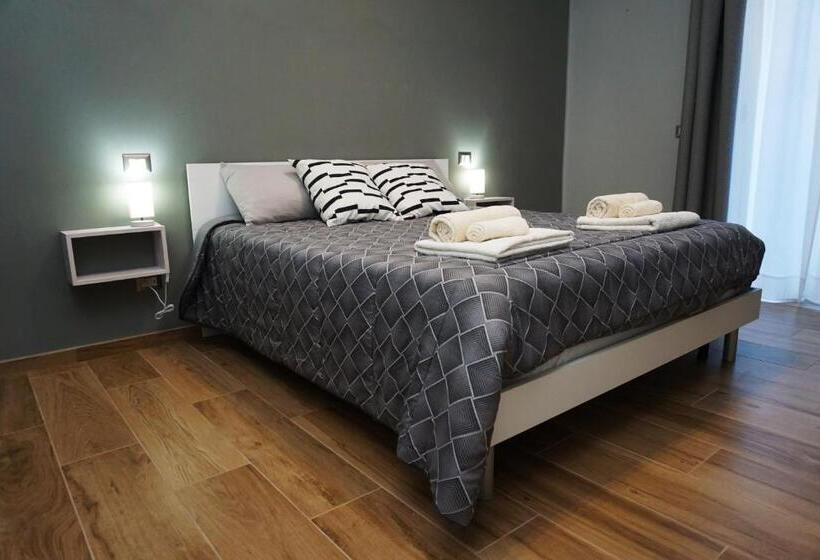 חדר סטנדרט עם מרפסת, Apulia Rooms Bari