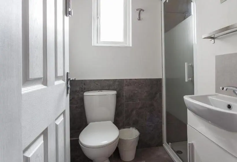 اتاق استاندارد با سرویس بهداشتی مشترک, Shirley House Self Catering Guest House, 5 Min Drive To Cruise Ship Terminals And City Centre