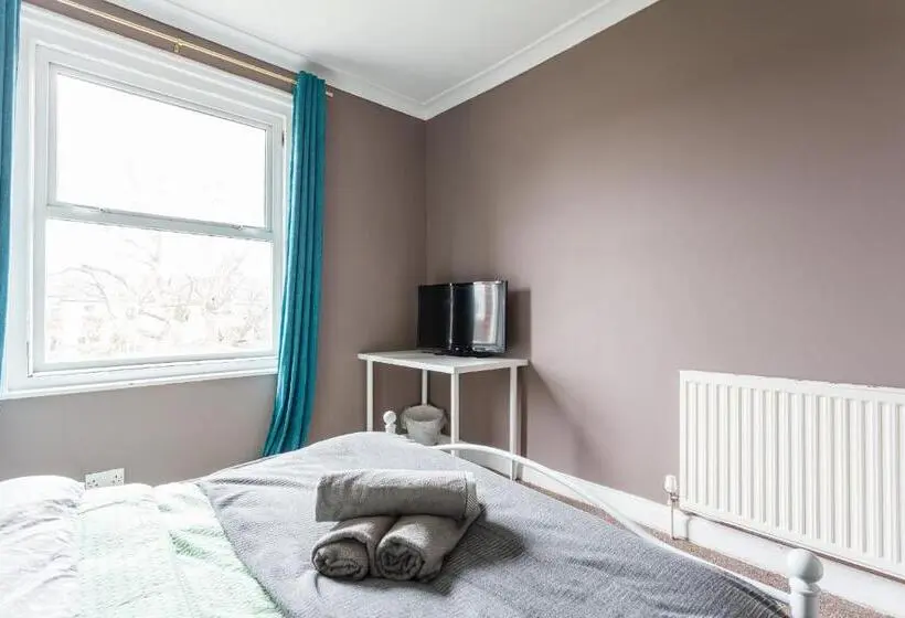 اتاق استاندارد با سرویس بهداشتی مشترک, Shirley House Self Catering Guest House, 5 Min Drive To Cruise Ship Terminals And City Centre