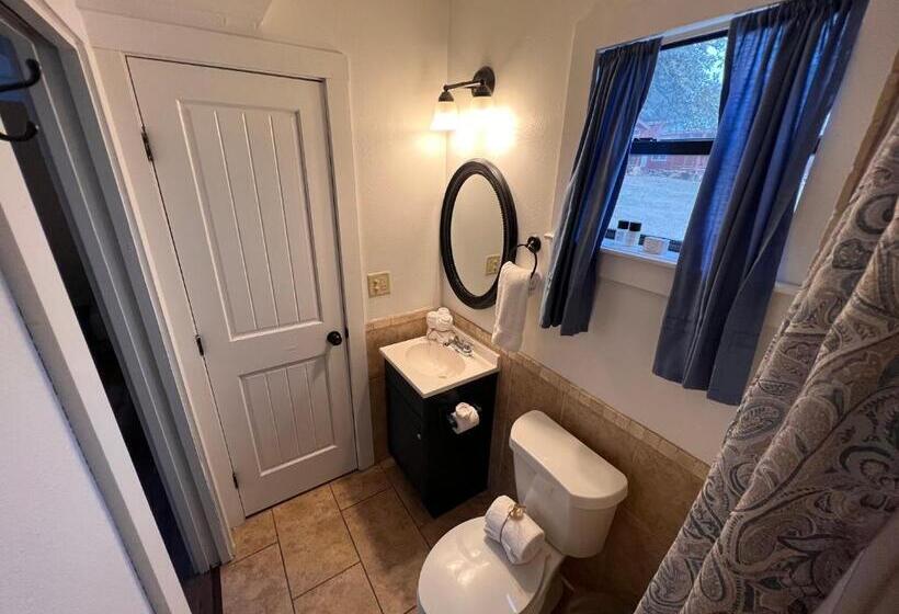 家庭洋房, The Hideout Golf Club & Resort