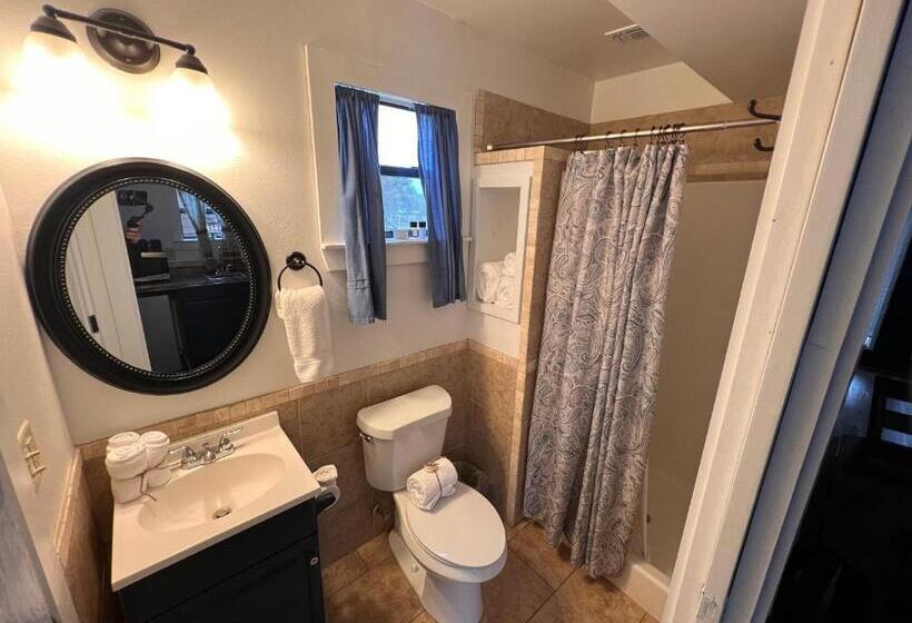 家庭洋房, The Hideout Golf Club & Resort