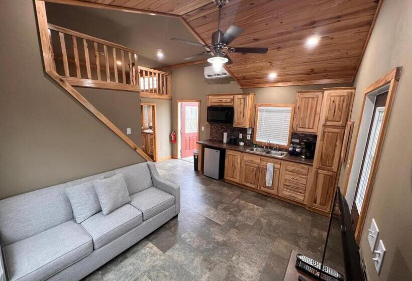 家庭洋房, The Hideout Golf Club & Resort