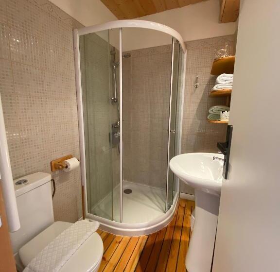 חדר קומפורט לשלושה, Auberge De La Foret