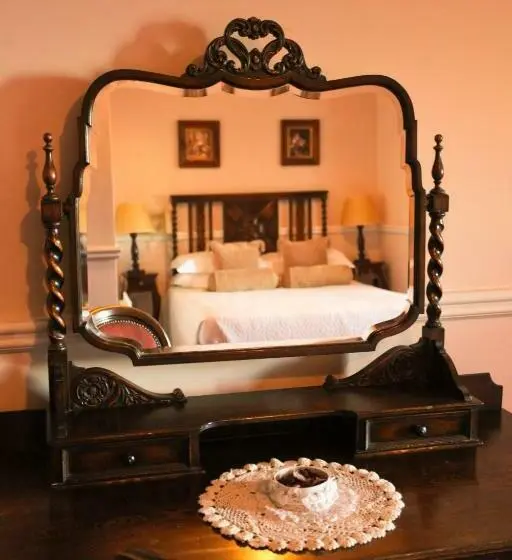 اتاق لوکس, Kilcooly S Country House
